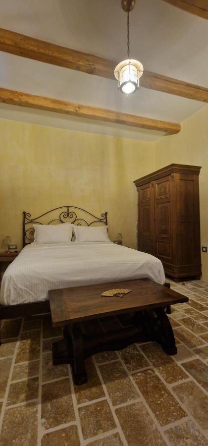 Arapis Rooms & Suites Agios Kiprianos Buitenkant foto