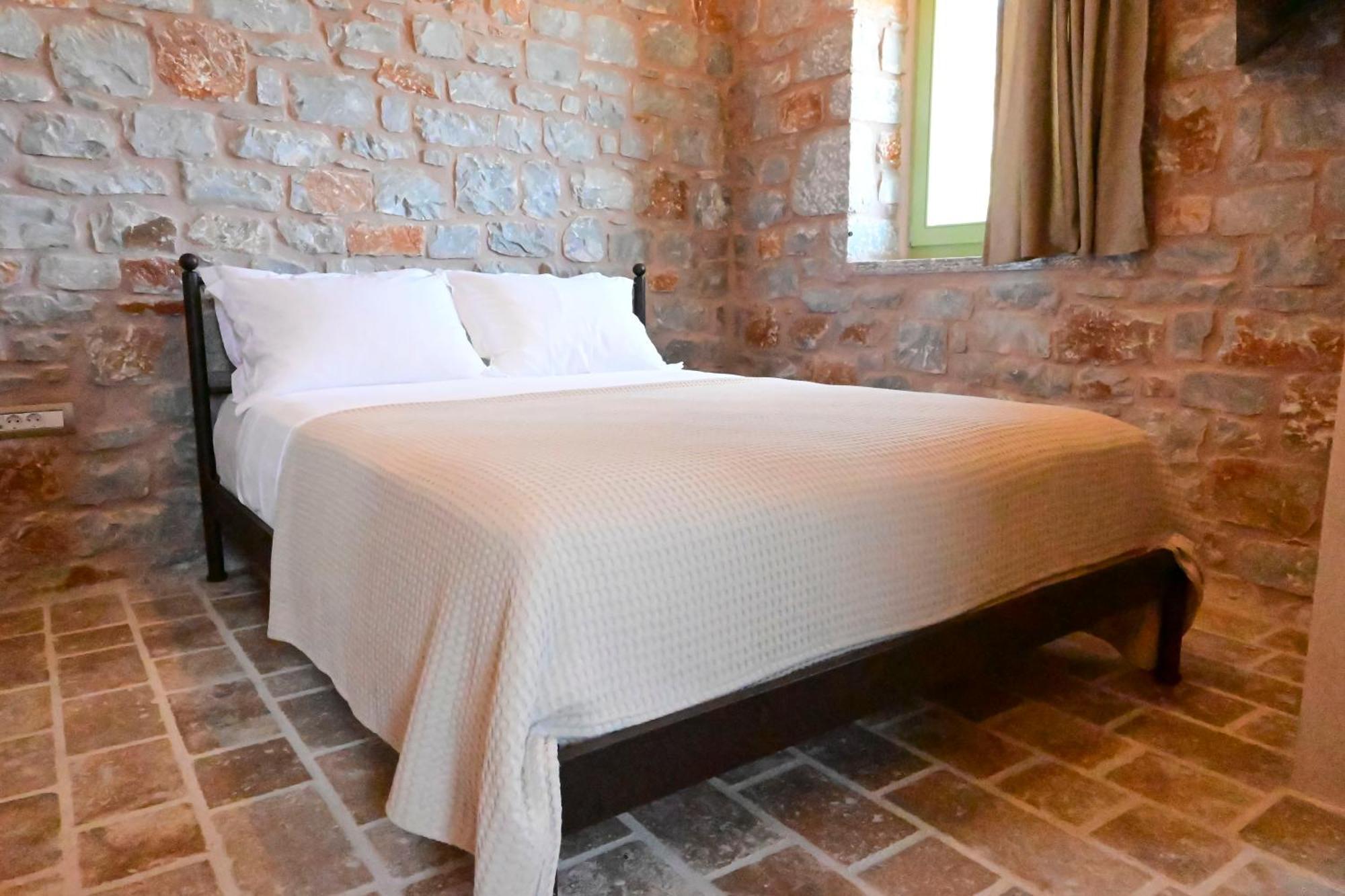 Arapis Rooms & Suites Agios Kiprianos Buitenkant foto